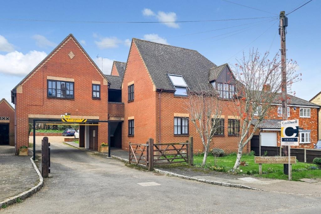 2 bed property in Main Road, Milton Keynes